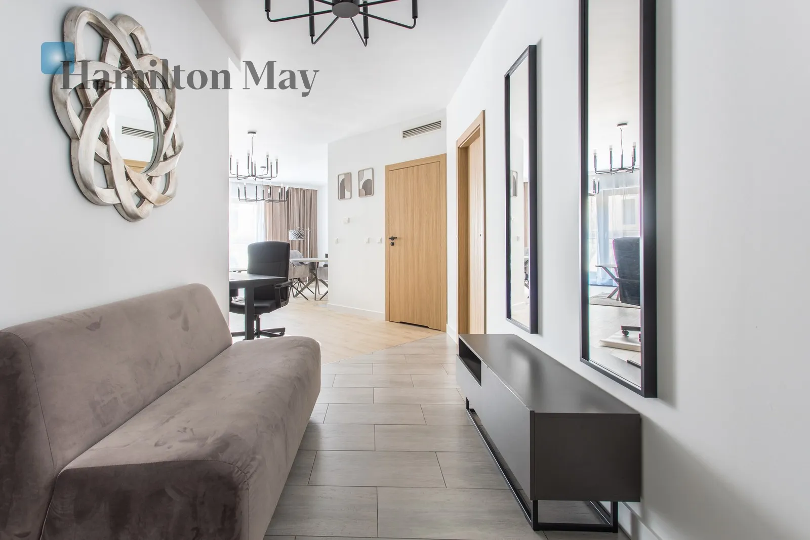 City: Wrocław Street: Krawiecka Region: Stare Miasto Distance to centre: 0.51 km Level: 4 Price: 3700 PLN Bedrooms: 1 Bathrooms: 1 - slider