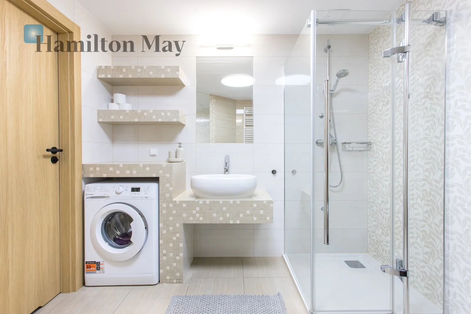 Street: Krawiecka Region: Stare Miasto Distance to centre: 0.51 km Level: 4 Price: 3700 PLN Bedrooms: 1 Bathrooms: 1 Size: 66m2 - slider