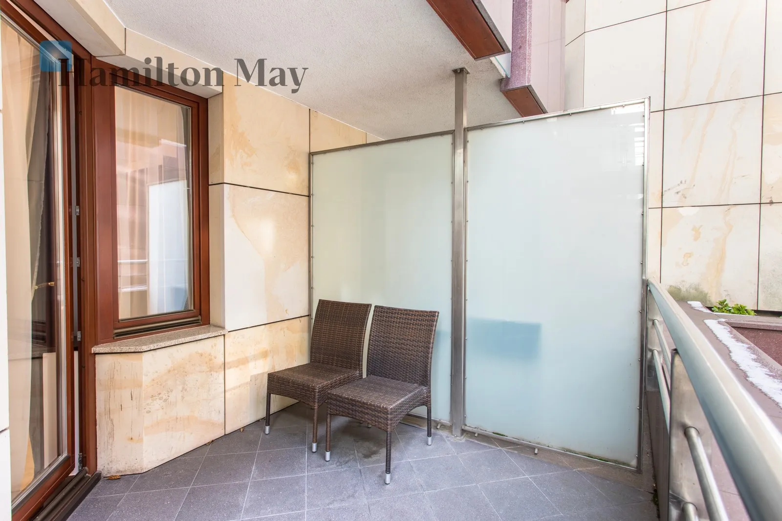 Street: Krawiecka Region: Stare Miasto Distance to centre: 0.51 km Level: 4 Price: 3700 PLN - slider