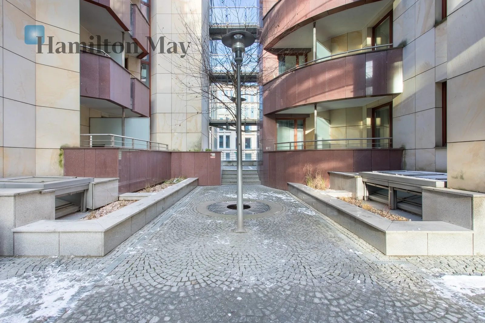 Region: Stare Miasto Distance to centre: 0.51 km Level: 4 Price: 3700 PLN Bedrooms: 1 - slider