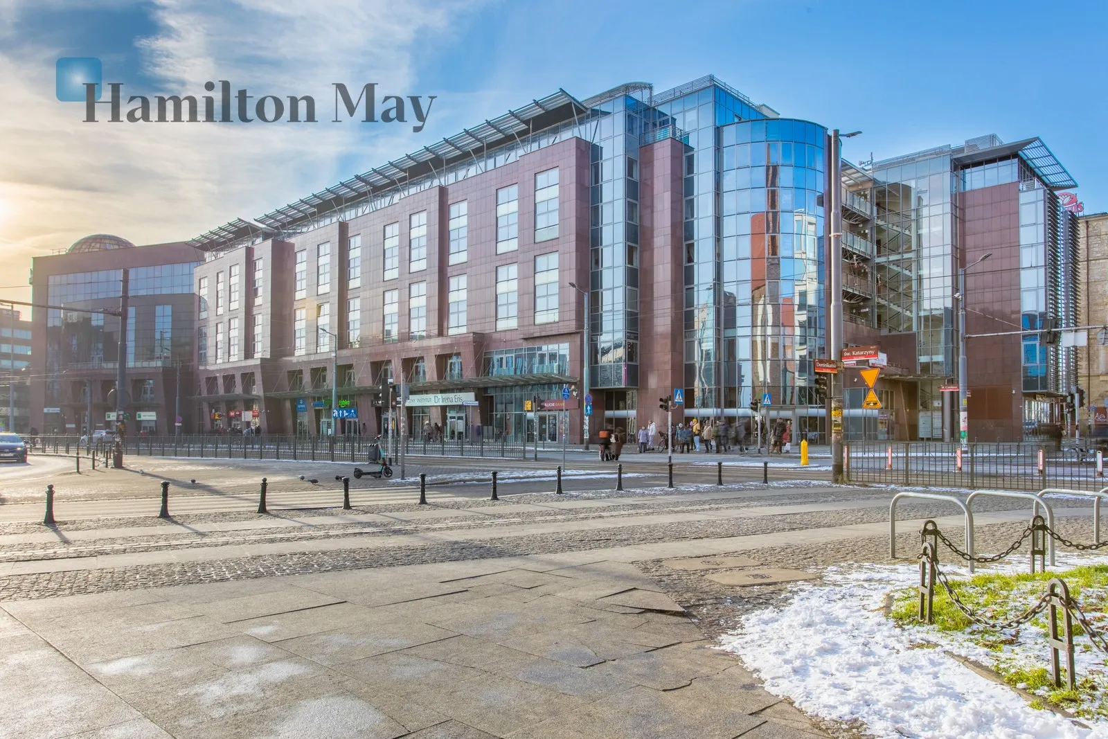 Distance to centre: 0.51 km Level: 4 Price: 3700 PLN Bedrooms: 1 Bathrooms: 1 - slider