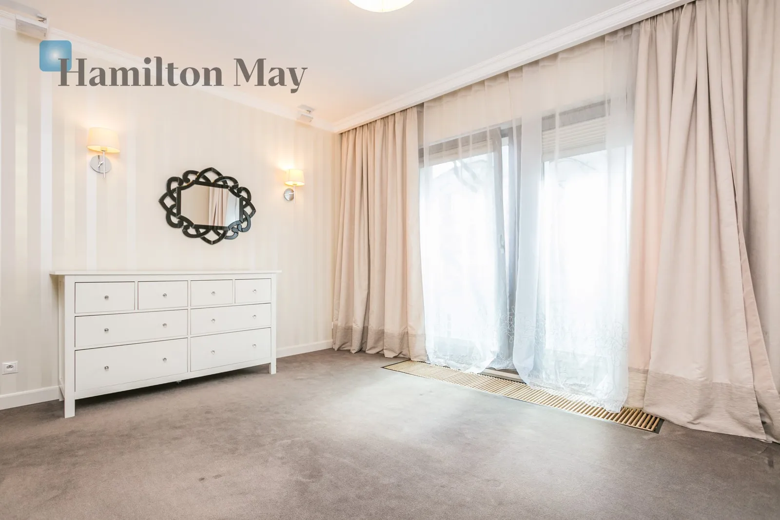 Subregion: Kazimierz Distance to centre: 1 km Level: 3 Price: 6000 PLN Bedrooms: 2 Bathrooms: 2 Size: 100m2 - slider