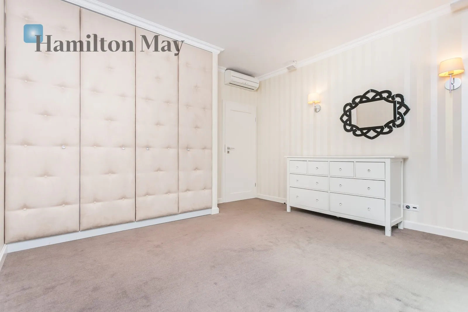 Distance to centre: 1 km Level: 3 Price: 6000 PLN Bedrooms: 2 Bathrooms: 2 Size: 100m2 Price/m2: 60 PLN - slider