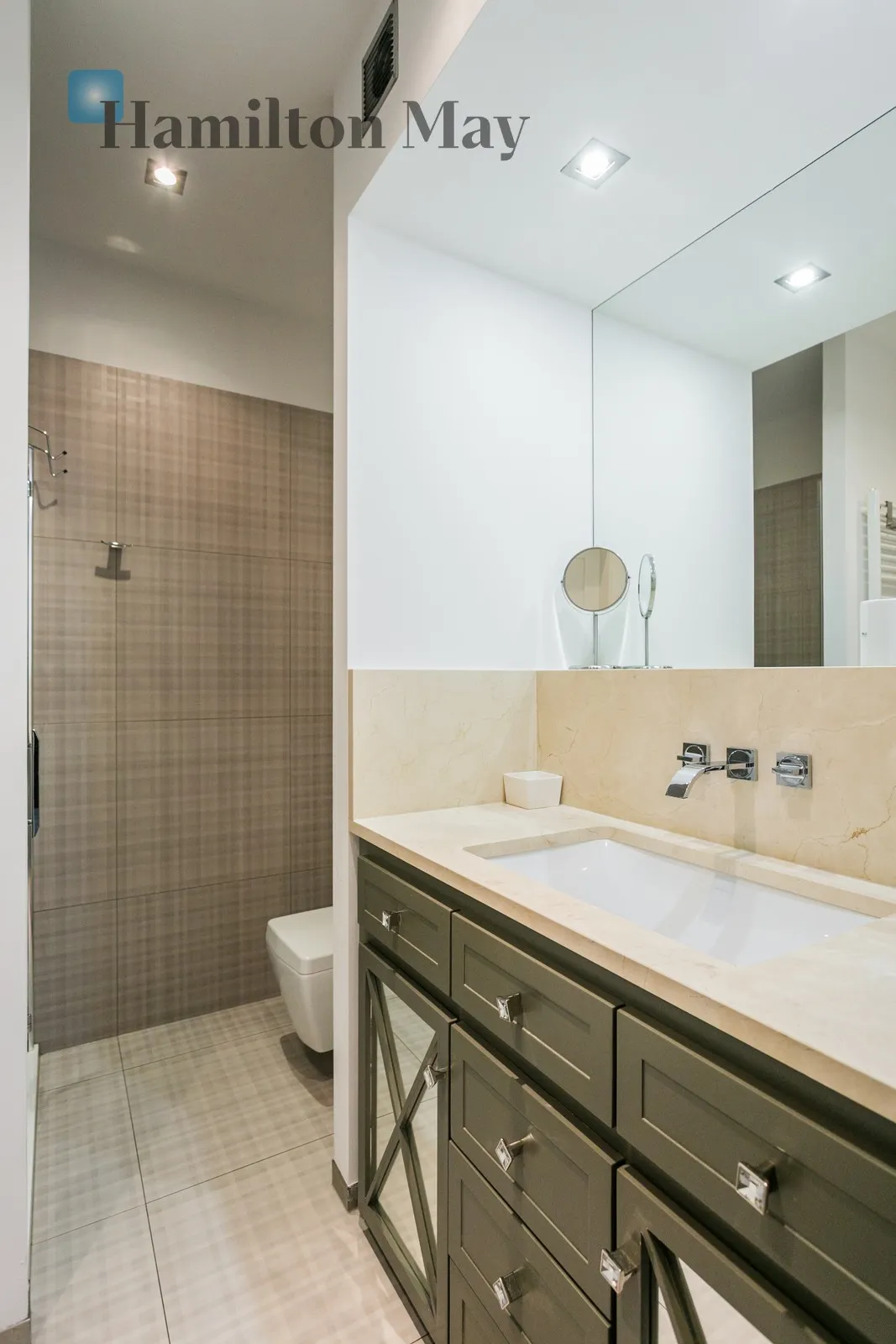 Distance to centre: 1 km Level: 3 Price: 6000 PLN Bedrooms: 2 Bathrooms: 2 Size: 100m2 - slider