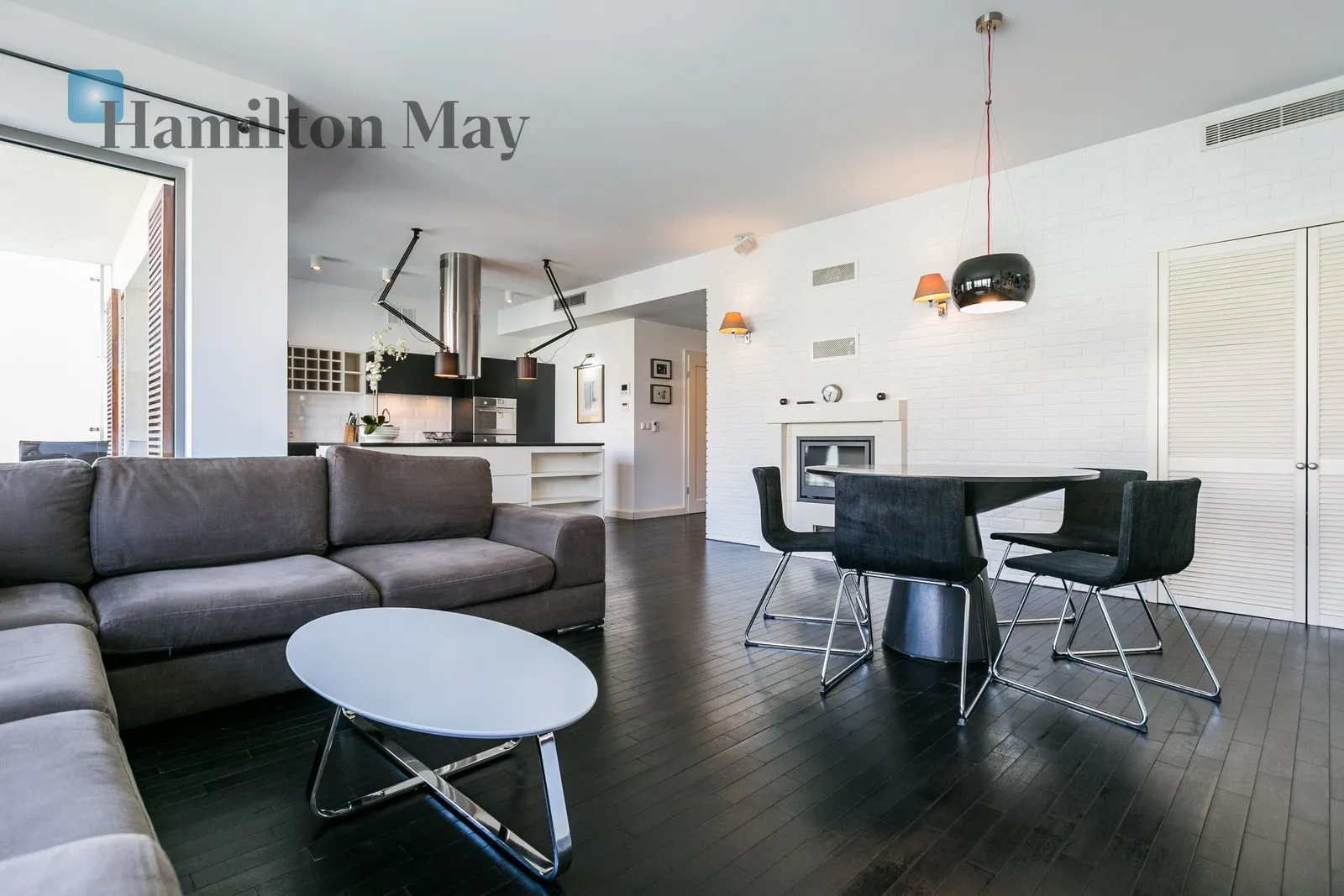 City: Kraków Street: Skawińska Region: Stare Miasto Subregion: Kazimierz Distance to centre: 1 km Level: 3 Price: 6000 PLN Bedrooms: 2 - slider