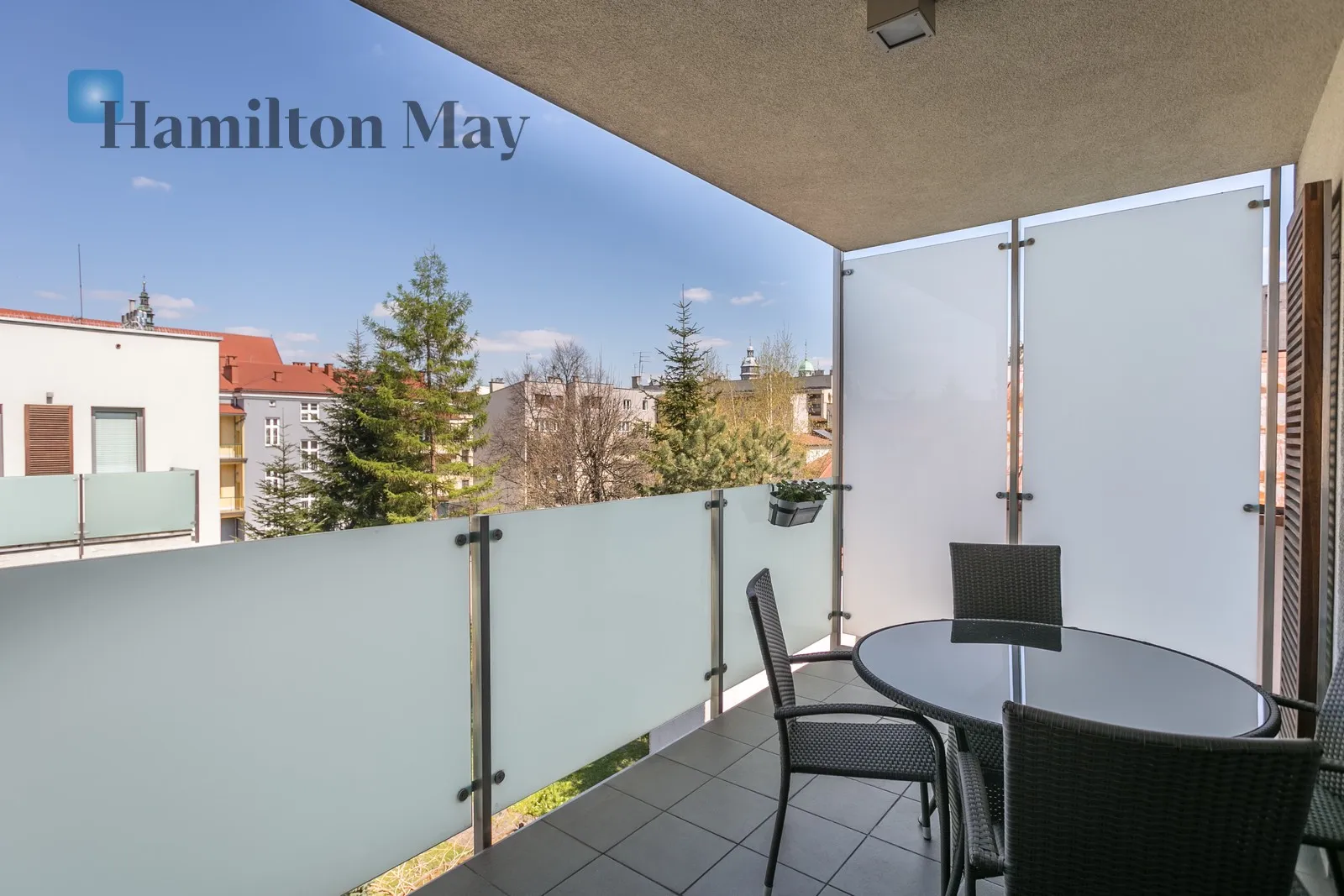 Subregion: Kazimierz Distance to centre: 1 km Level: 3 Price: 6000 PLN Bedrooms: 2 - slider