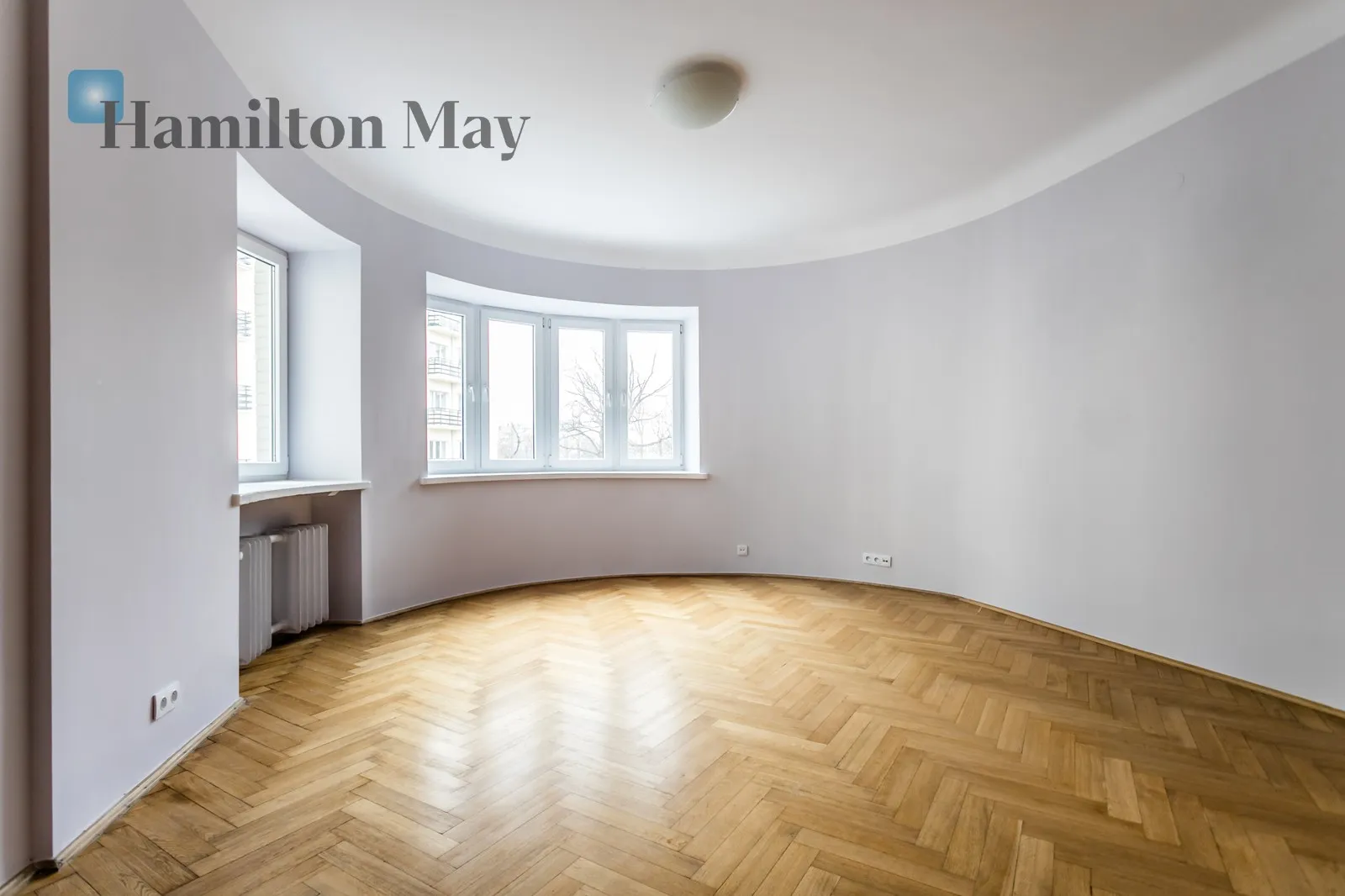 Subregion: Ujazdów Distance to centre: 1.64 km Level: 1 Price: 13000 PLN Bedrooms: null Bathrooms: null Plot size: nullm2 Layout: null Price/m2: 77 PLN - slider