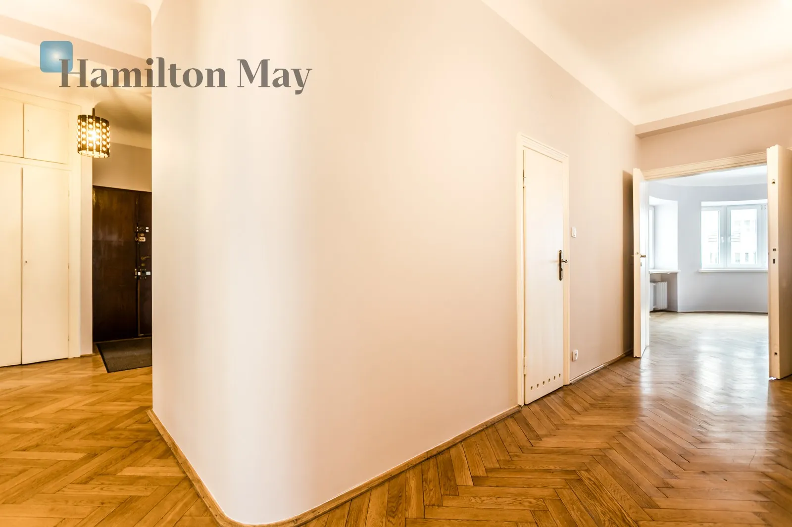 Region: Śródmieście Subregion: Ujazdów Distance to centre: 1.64 km Level: 1 Price: 13000 PLN Bedrooms: null Bathrooms: null Plot size: nullm2 - slider