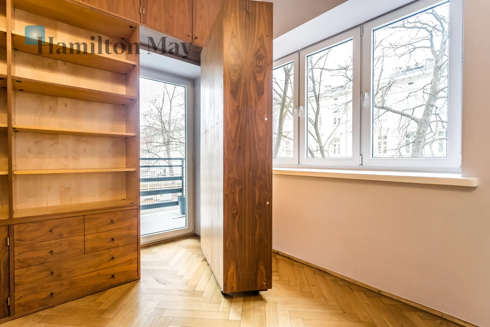 Region: Śródmieście Subregion: Ujazdów Distance to centre: 1.64 km Level: 1 Price: 13000 PLN Bedrooms: null Bathrooms: null - slider