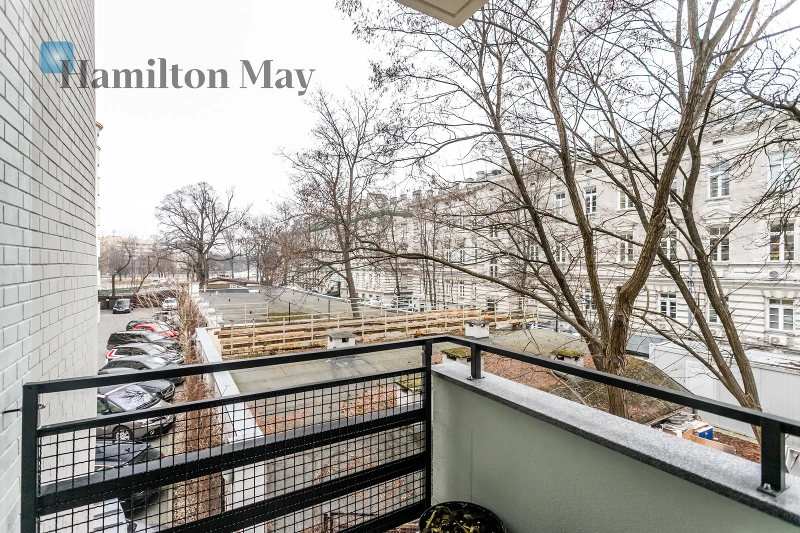 Subregion: Ujazdów Distance to centre: 1.64 km Level: 1 Price: 13000 PLN Bedrooms: null Bathrooms: null Plot size: nullm2 - slider