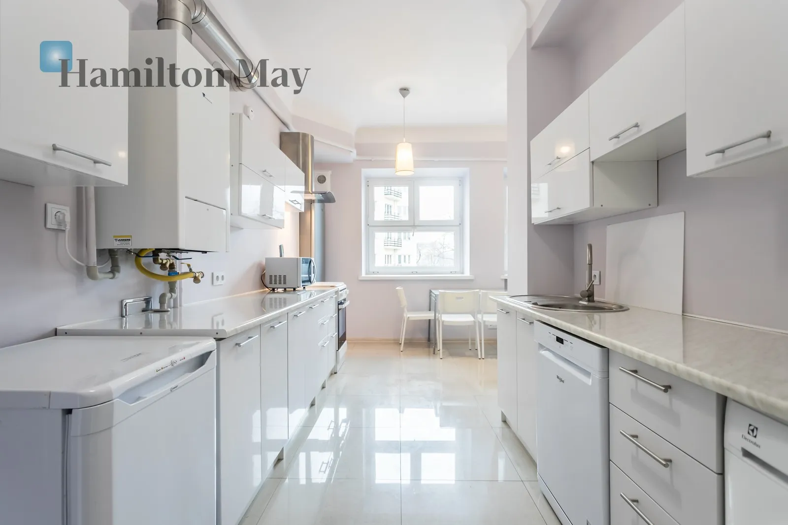 Street: aleja Jana Chrystiana Szucha Region: Śródmieście Subregion: Ujazdów Distance to centre: 1.64 km Level: 1 Price: 13000 PLN - slider