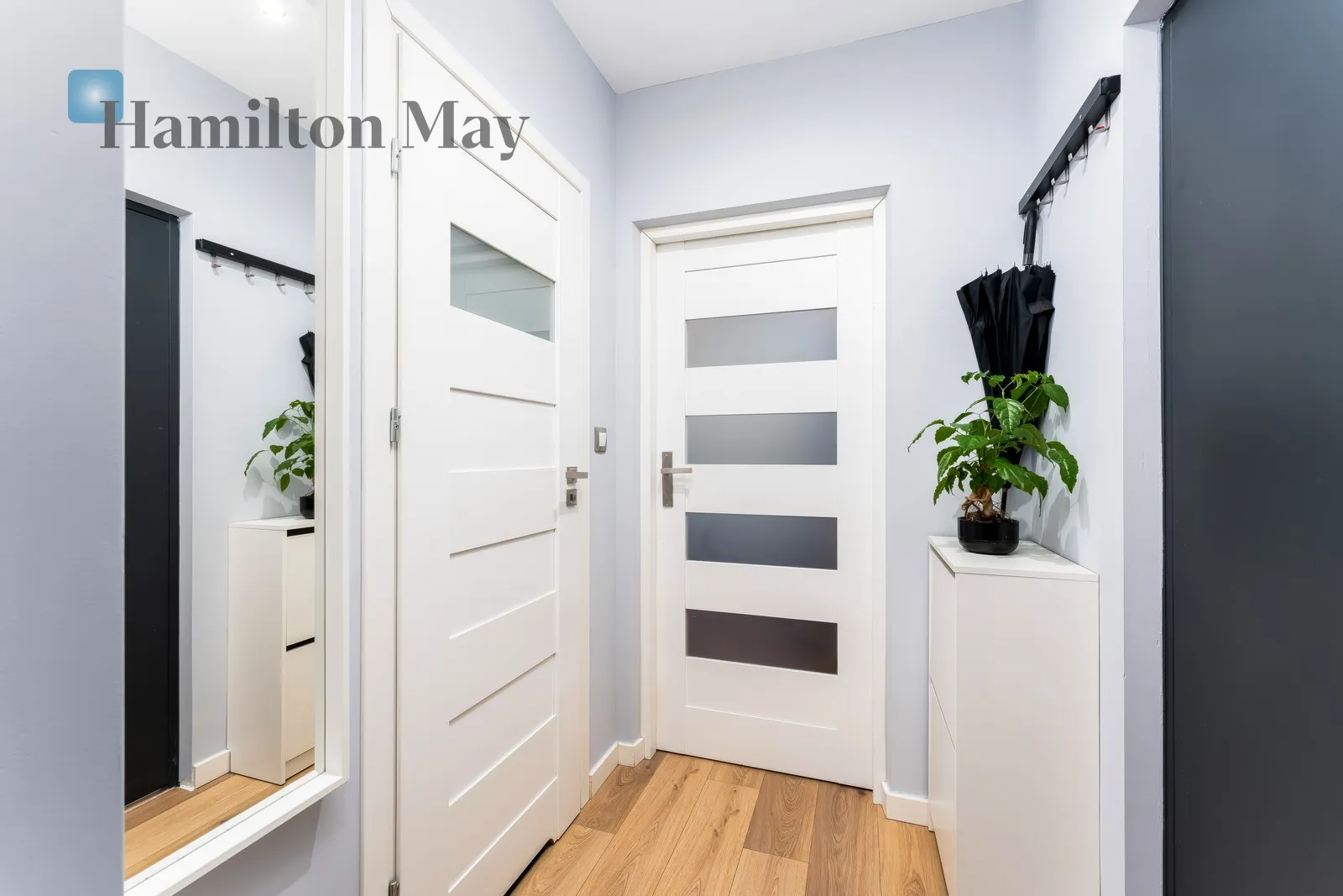 Distance to centre: 4.93 km Level: 1 Price: 580000 PLN Bedrooms: 1 Bathrooms: 1 Size: 35m2 - slider