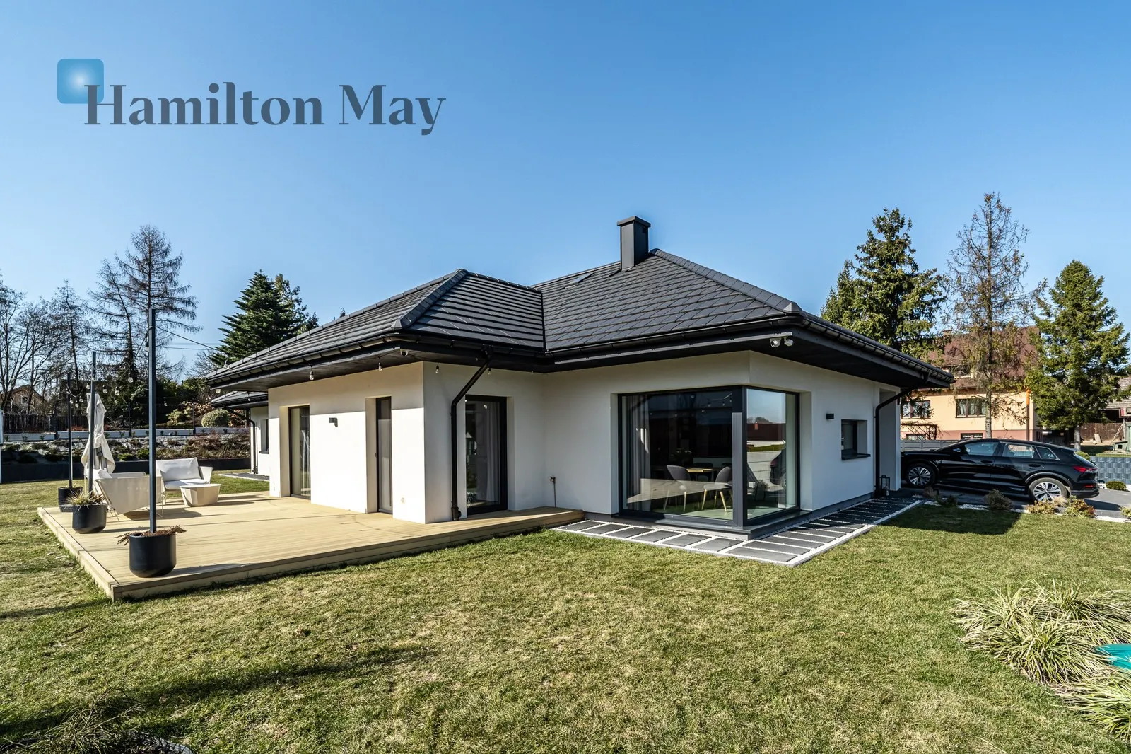 A unique single-story house for sale in Konary - slider