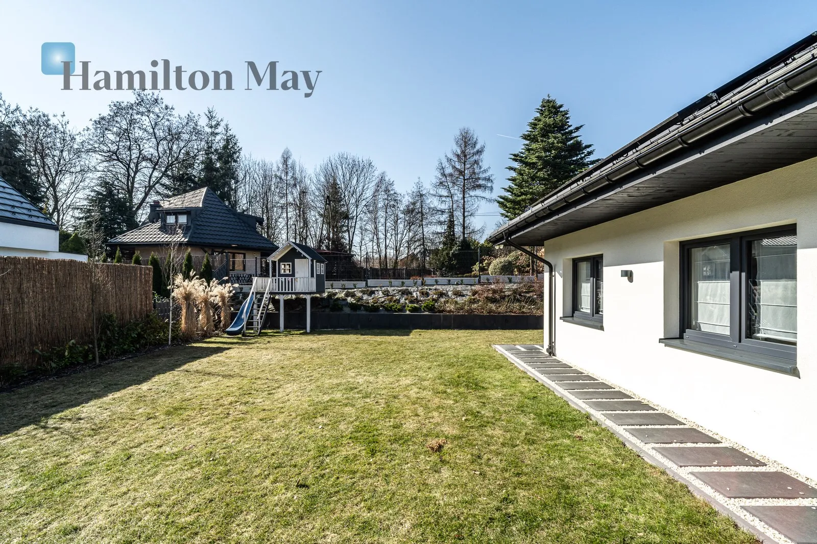 A unique single-story house for sale in Konary - slider