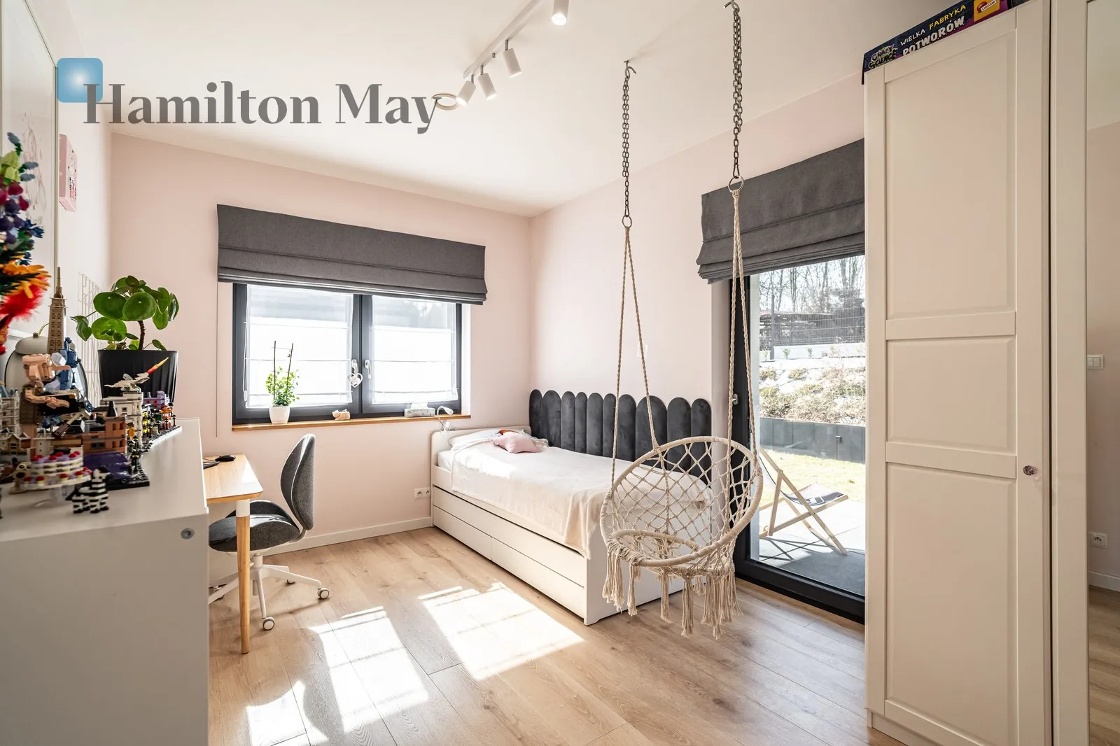 A unique single-story house for sale in Konary - slider