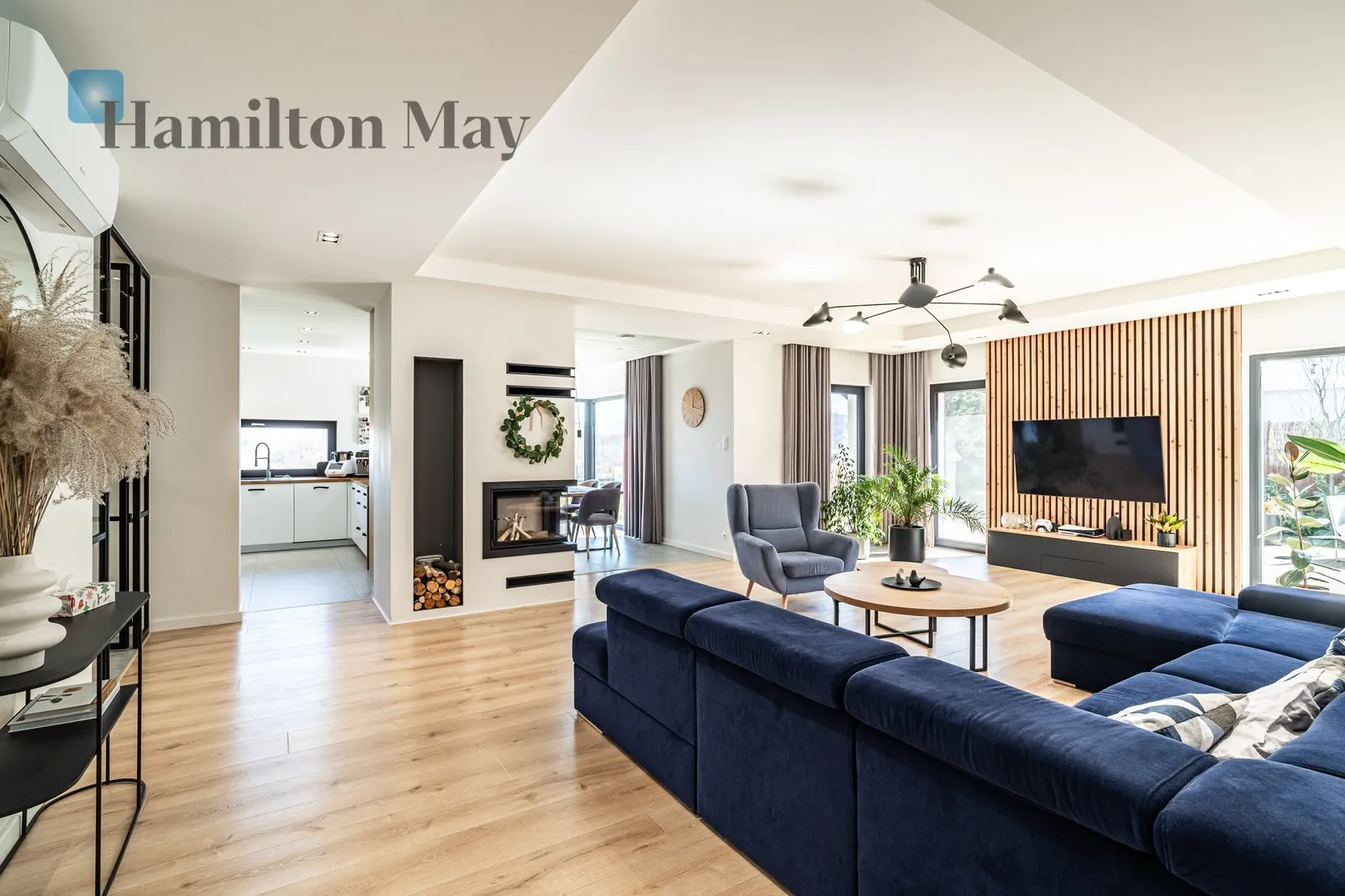 A unique single-story house for sale in Konary - slider