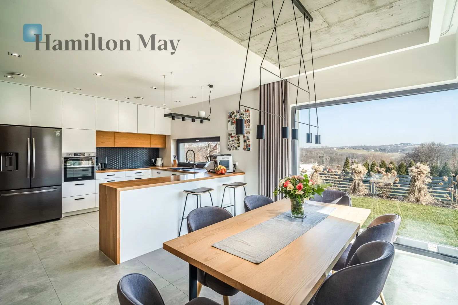 A unique single-story house for sale in Konary - slider