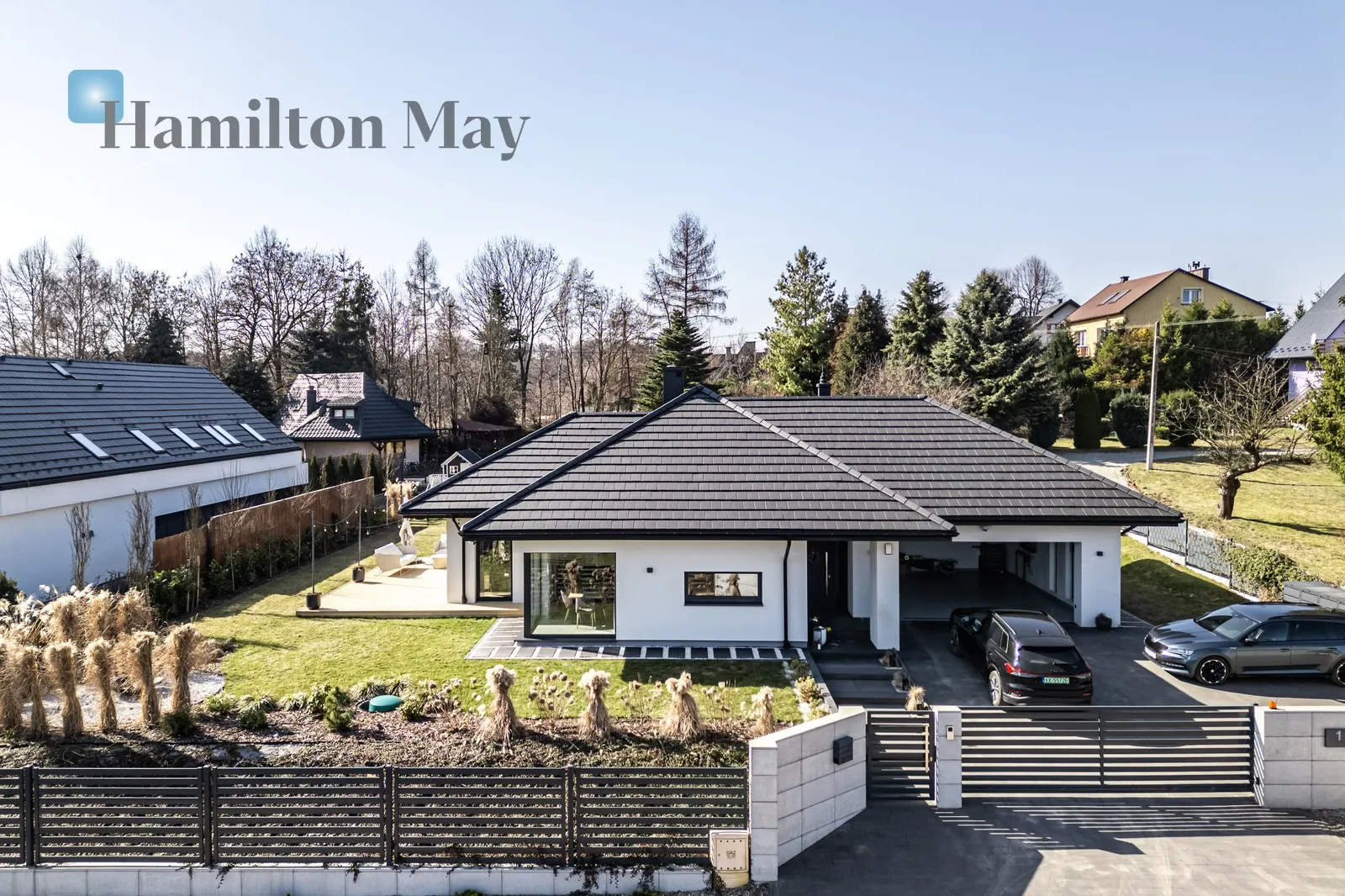 A unique single-story house for sale in Konary - slider