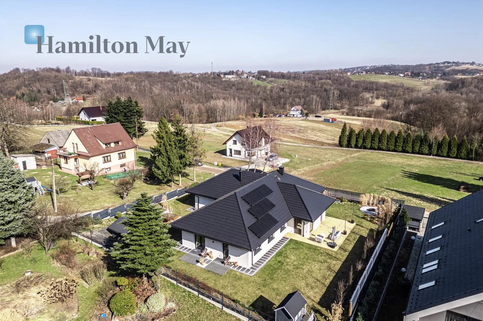 A unique single-story house for sale in Konary - slider