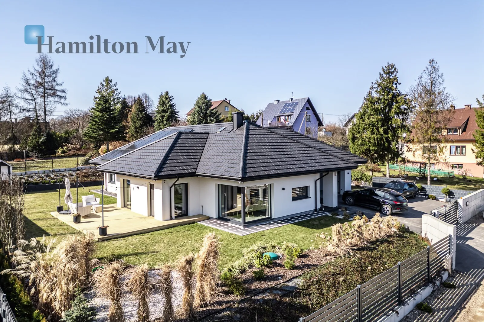 A unique single-story house for sale in Konary - slider