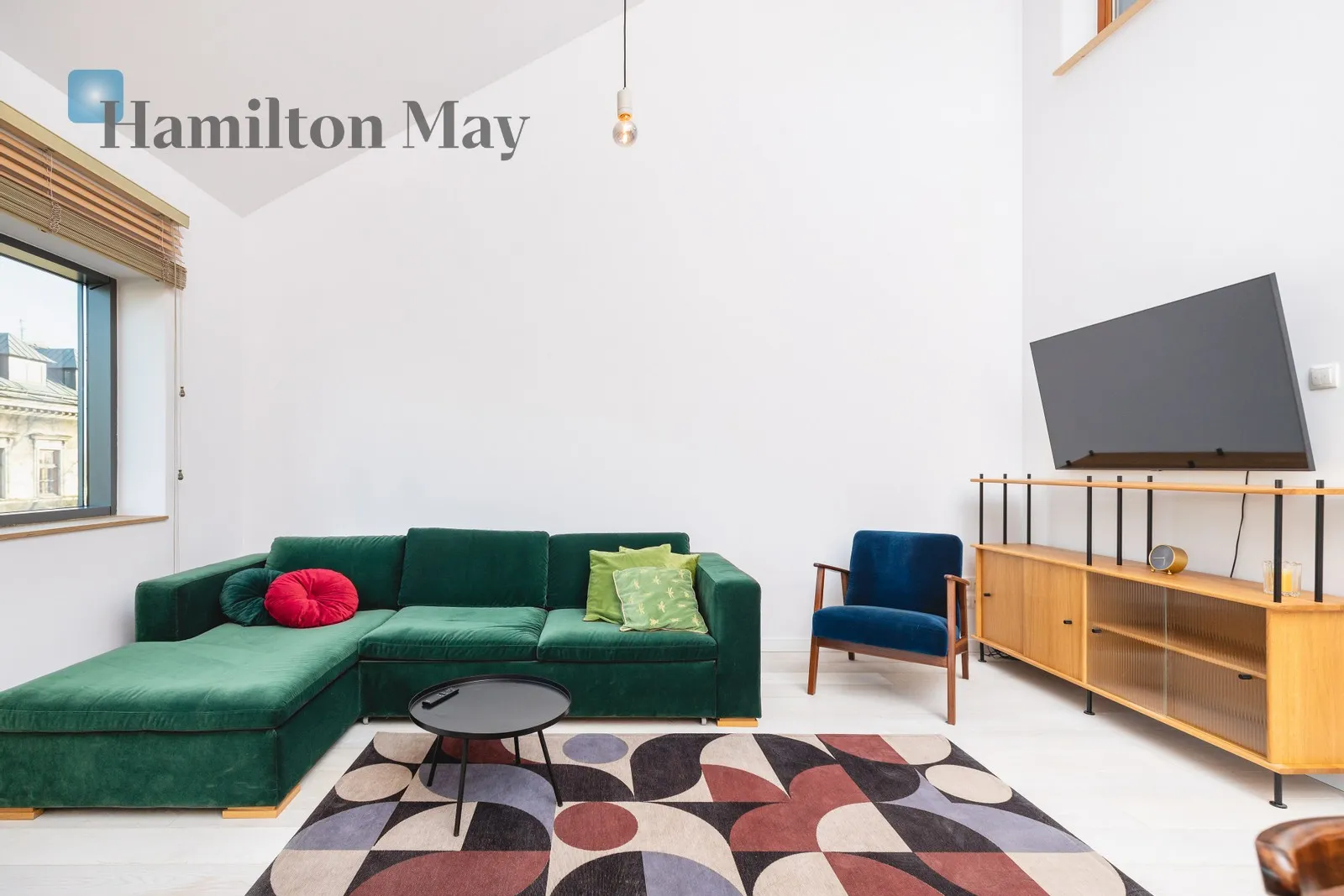 Street: św. Łazarza Region: Grzegórzki Distance to centre: 0.95 km Level: 5 Price: 4000 PLN Bedrooms: 1 Bathrooms: 1 - slider