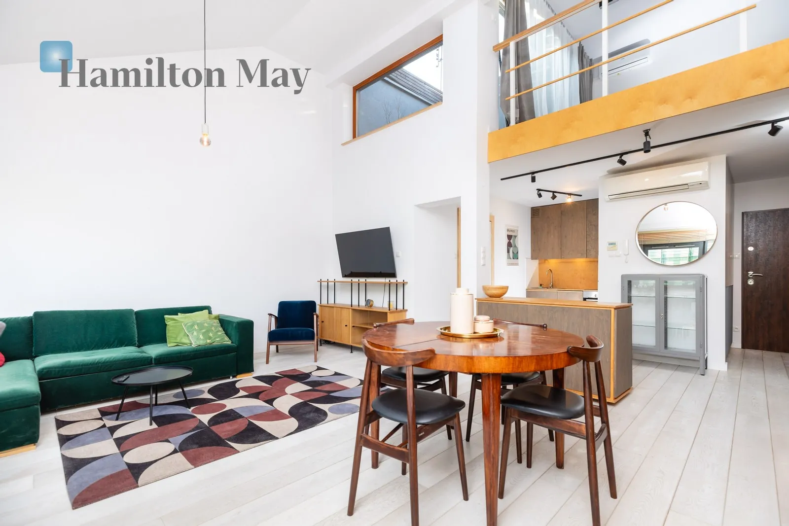 Distance to centre: 0.95 km Level: 5 Price: 4000 PLN Bedrooms: 1 Bathrooms: 1 Size: 62m2 Price/m2: 65 PLN - slider