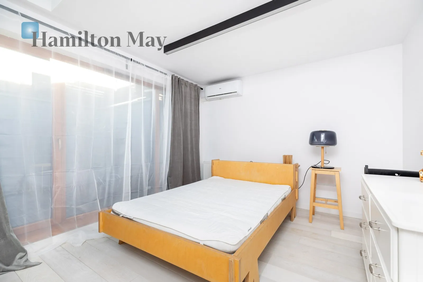 City: Kraków Street: św. Łazarza Region: Grzegórzki Distance to centre: 0.95 km Level: 5 - slider