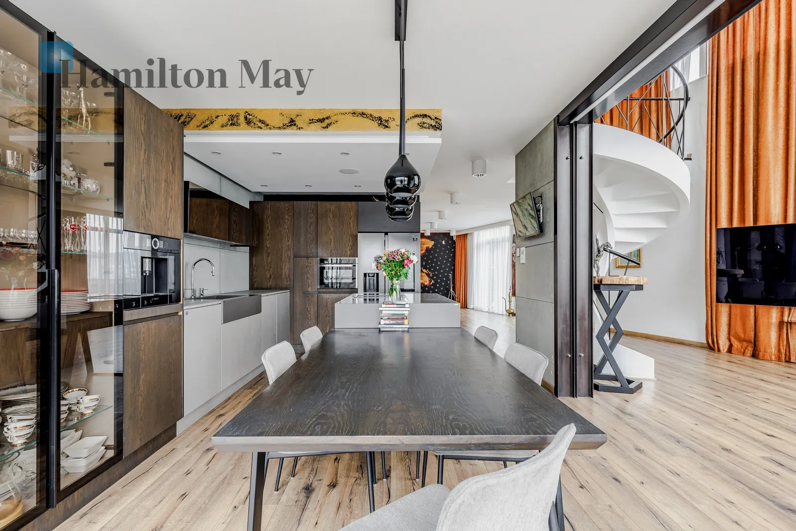 Region: Mokotów Subregion: Służewiec Distance to centre: 4.81 km Level: 3 Price: 16400 PLN Bedrooms: 2 Bathrooms: 2 Size: 178m2 Price/m2: 92 PLN - slider