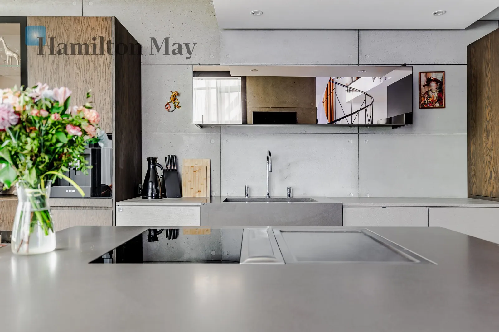 Street: Jana Pawła Woronicza Region: Mokotów Subregion: Służewiec Distance to centre: 4.81 km Level: 3 Price: 16400 PLN Bedrooms: 2 Bathrooms: 2 - slider