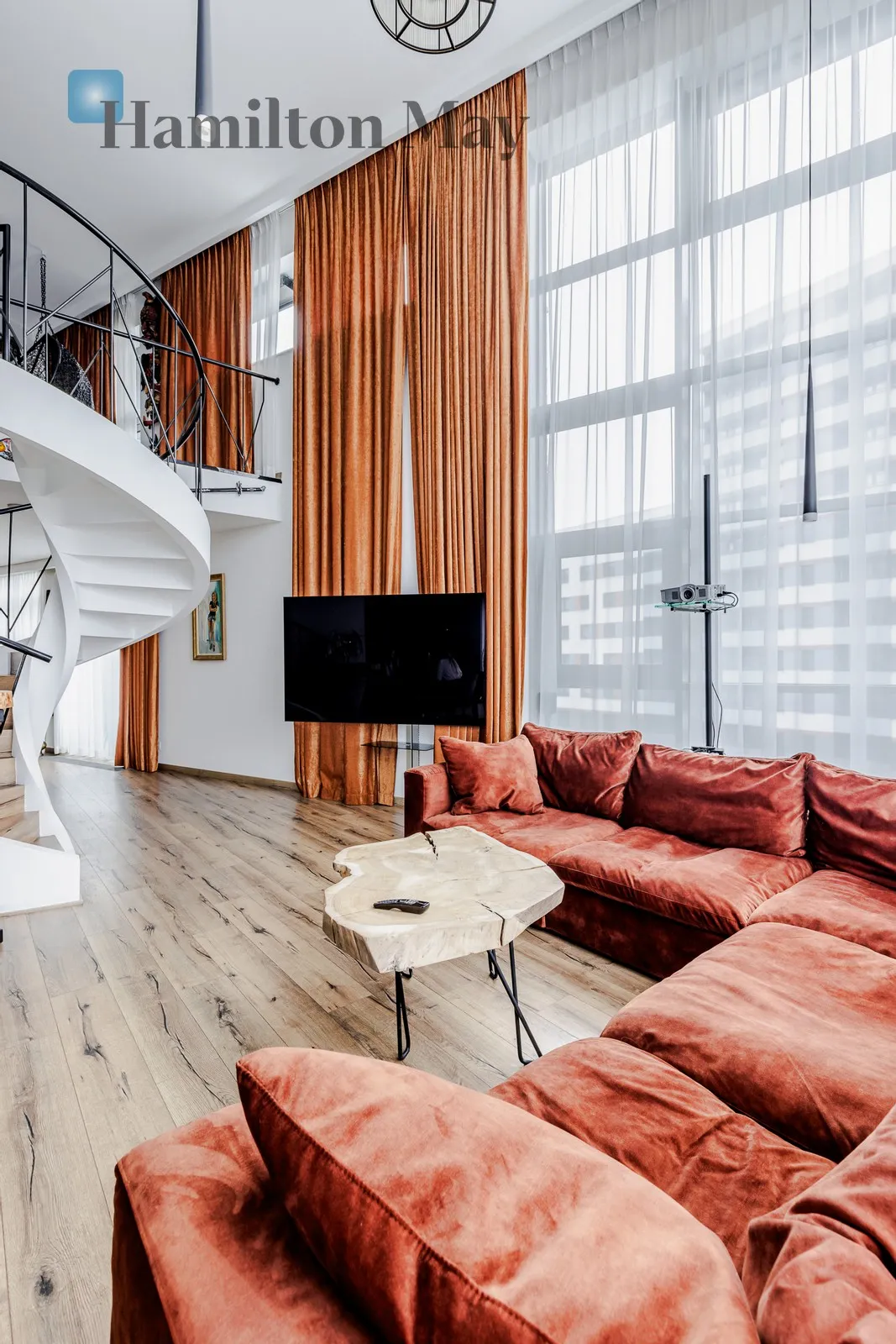 Street: Jana Pawła Woronicza Region: Mokotów Subregion: Służewiec Distance to centre: 4.81 km Level: 3 Price: 16400 PLN Bedrooms: 2 Bathrooms: 2 Size: 178m2 Price/m2: 92 PLN - slider