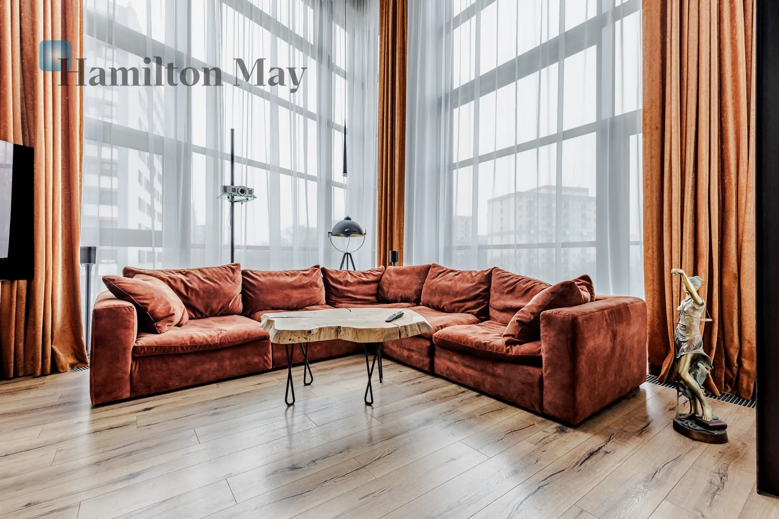 Street: Jana Pawła Woronicza Region: Mokotów Subregion: Służewiec Distance to centre: 4.81 km Level: 3 - slider