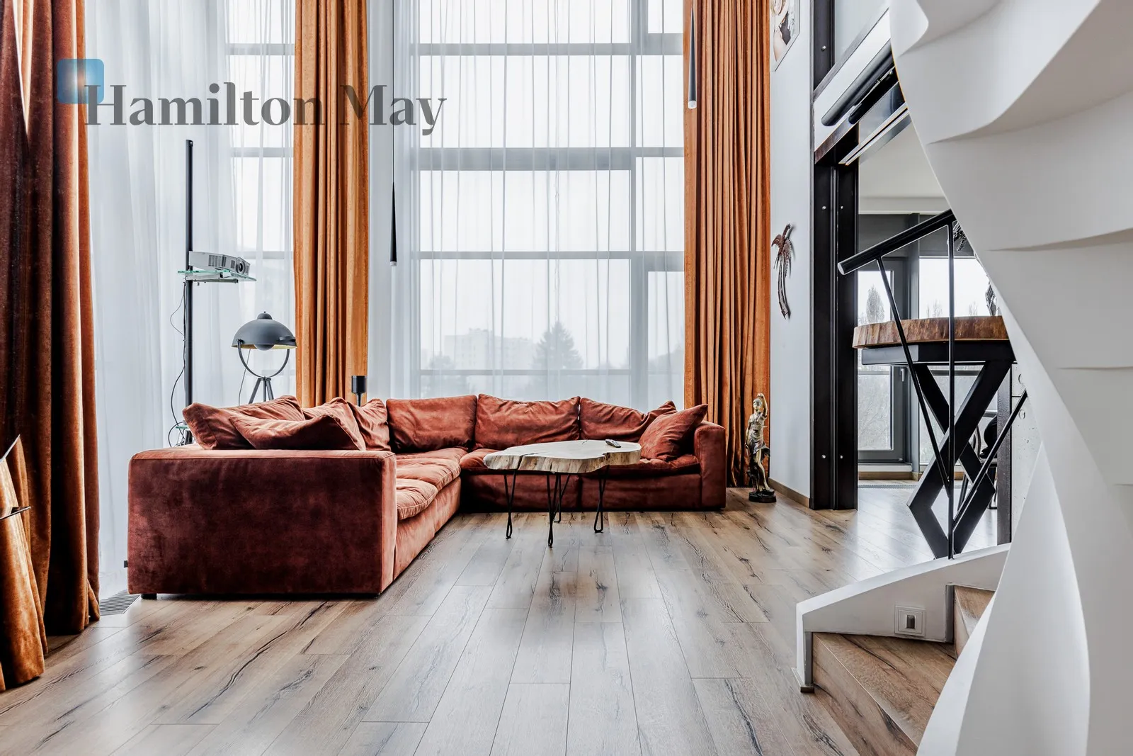 City: Warszawa Street: Jana Pawła Woronicza Region: Mokotów Subregion: Służewiec Distance to centre: 4.81 km Level: 3 Price: 16400 PLN Bedrooms: 2 Bathrooms: 2 Size: 178m2 - slider