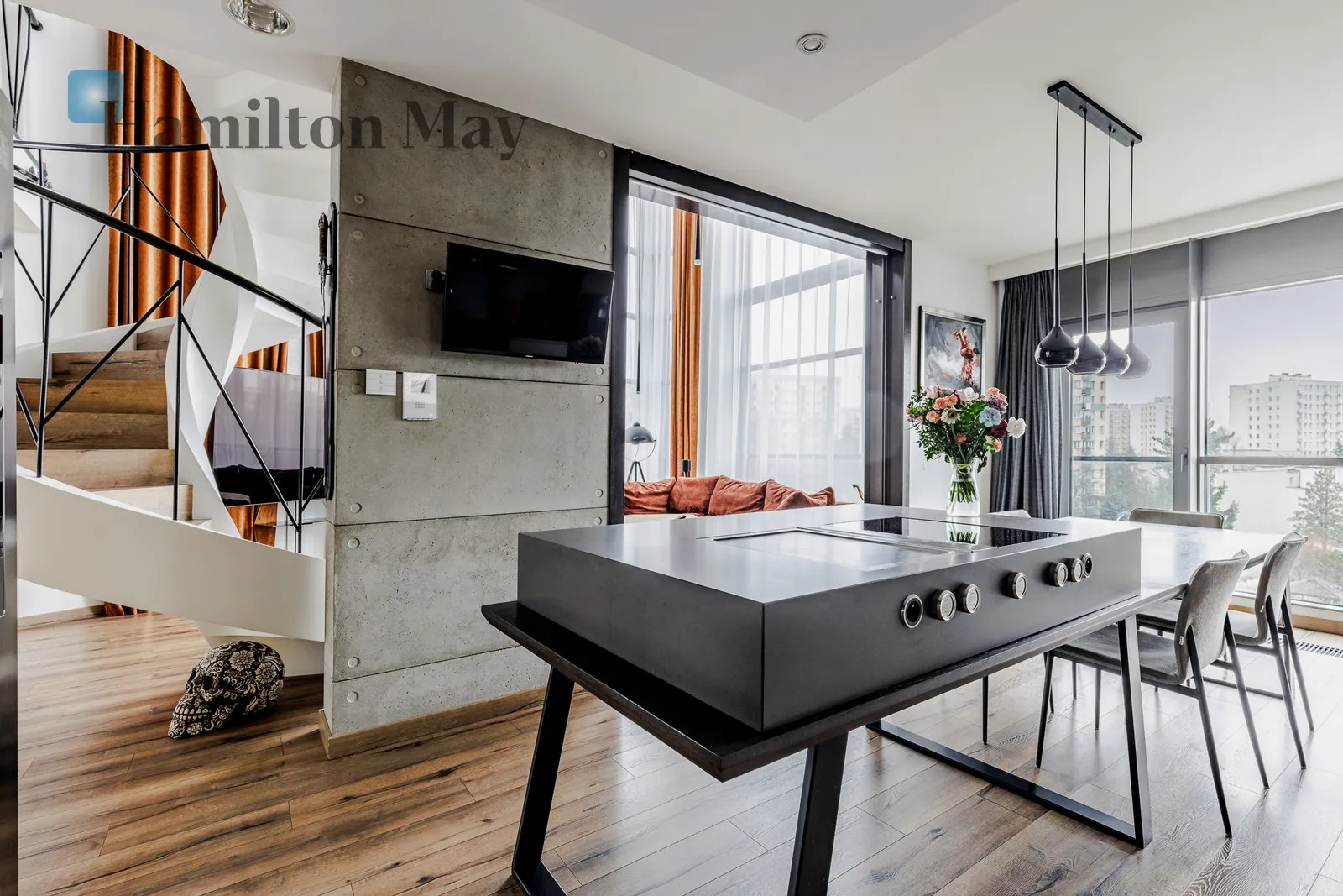 Street: Jana Pawła Woronicza Region: Mokotów Subregion: Służewiec Distance to centre: 4.81 km Level: 3 Price: 16400 PLN Bedrooms: 2 Bathrooms: 2 Size: 178m2 - slider