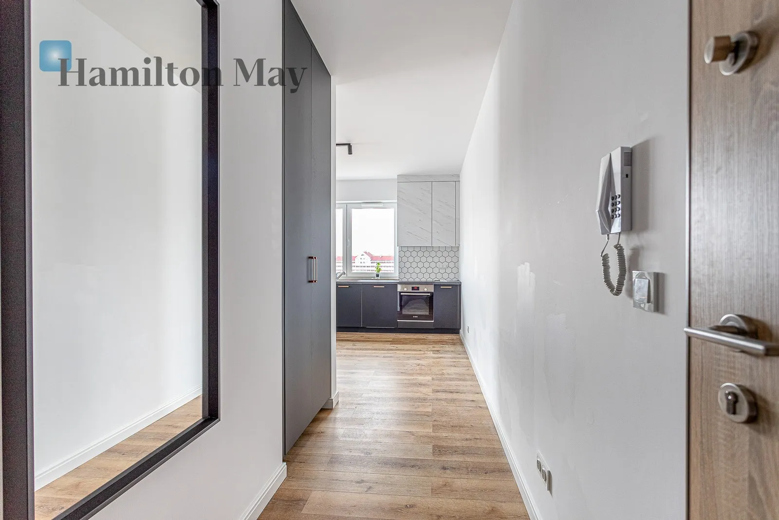 Distance to centre: 6.56 km Level: 5 Price: 3600 PLN Bedrooms: 1 Bathrooms: 1 Size: 42m2 Price/m2: 86 PLN - slider