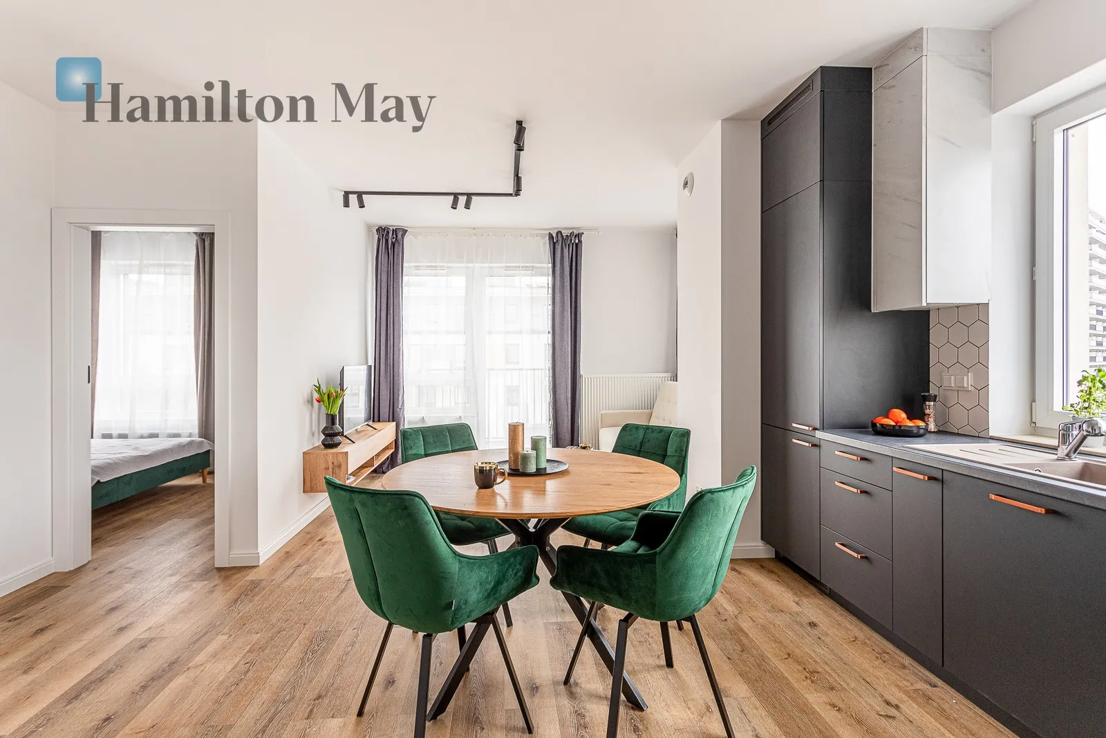 Street: Optyków Region: Praga-Południe Subregion: Gocław Distance to centre: 6.56 km Level: 5 Price: 3600 PLN Bedrooms: 1 Bathrooms: 1 Size: 42m2 Price/m2: 86 PLN - slider