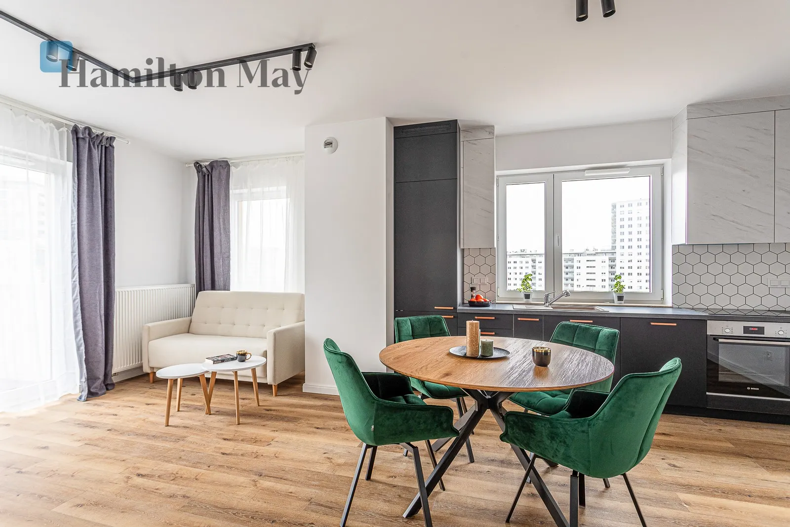 Street: Optyków Region: Praga-Południe Subregion: Gocław Distance to centre: 6.56 km Level: 5 Price: 3600 PLN Bedrooms: 1 Bathrooms: 1 Size: 42m2 - slider