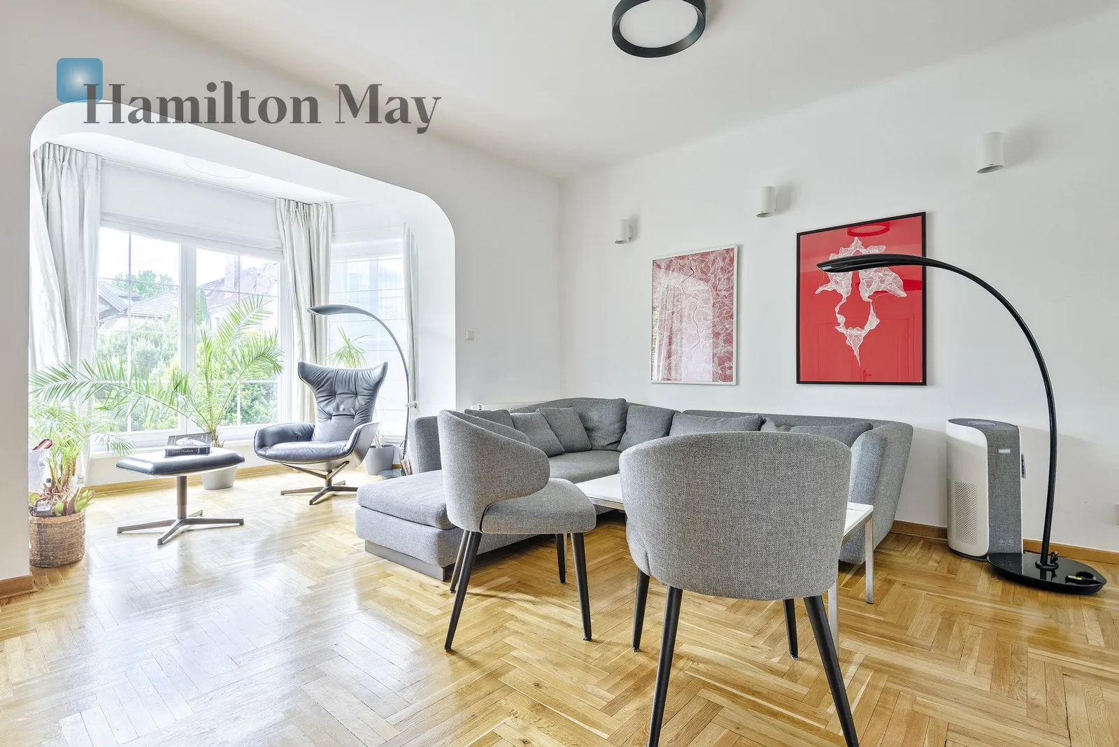 Street: Rumiana Region: Wilanów Subregion: Wilanów Niski Price: 5100000 PLN Bedrooms: 5 Bathrooms: 3 Plot size: 554m2 - slider