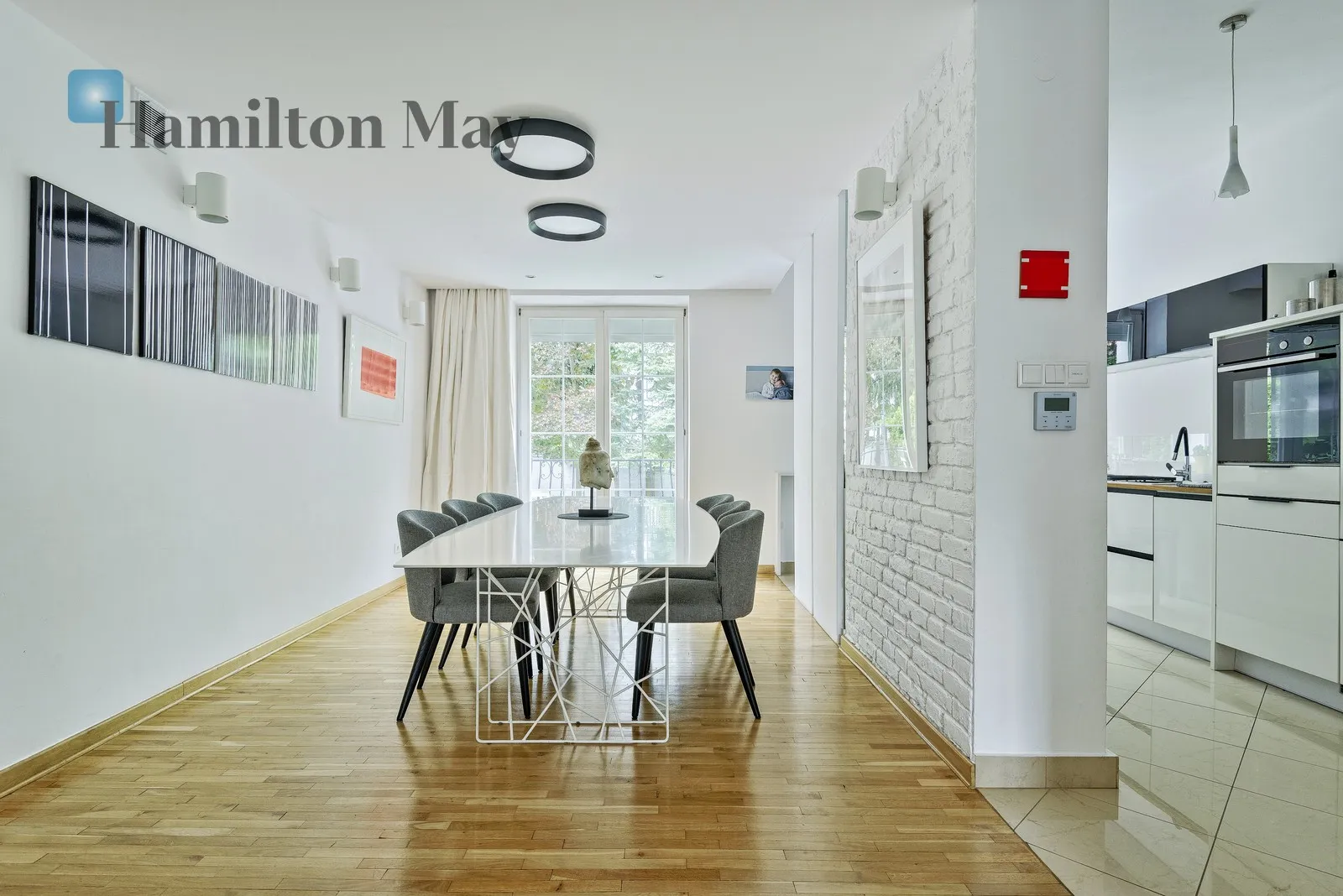 Street: Rumiana Region: Wilanów Subregion: Wilanów Niski Price: 5100000 PLN Bedrooms: 5 Bathrooms: 3 - slider