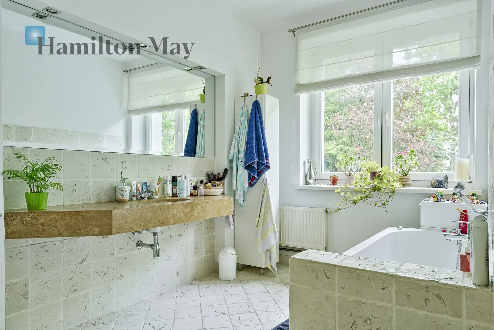 Subregion: Wilanów Niski Price: 5100000 PLN Bedrooms: 5 Bathrooms: 3 Plot size: 554m2 - slider