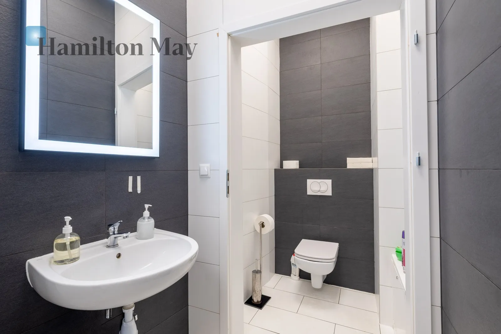 Region: Stare Miasto Subregion: Wawel Distance to centre: 0.71 km Price: 14550 PLN Bedrooms: null Bathrooms: null - slider