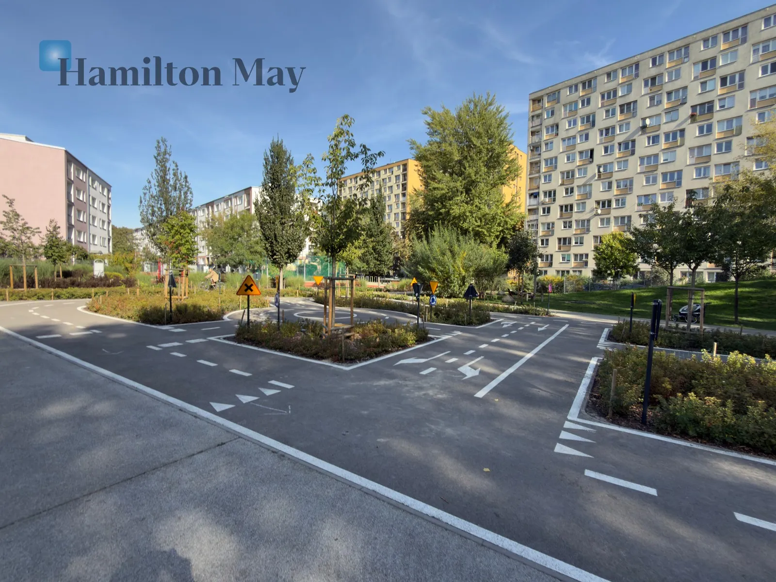 Distance to centre: 2.83 km Level: 1 Price: 669000 PLN Bedrooms: 1 Bathrooms: 1 - slider