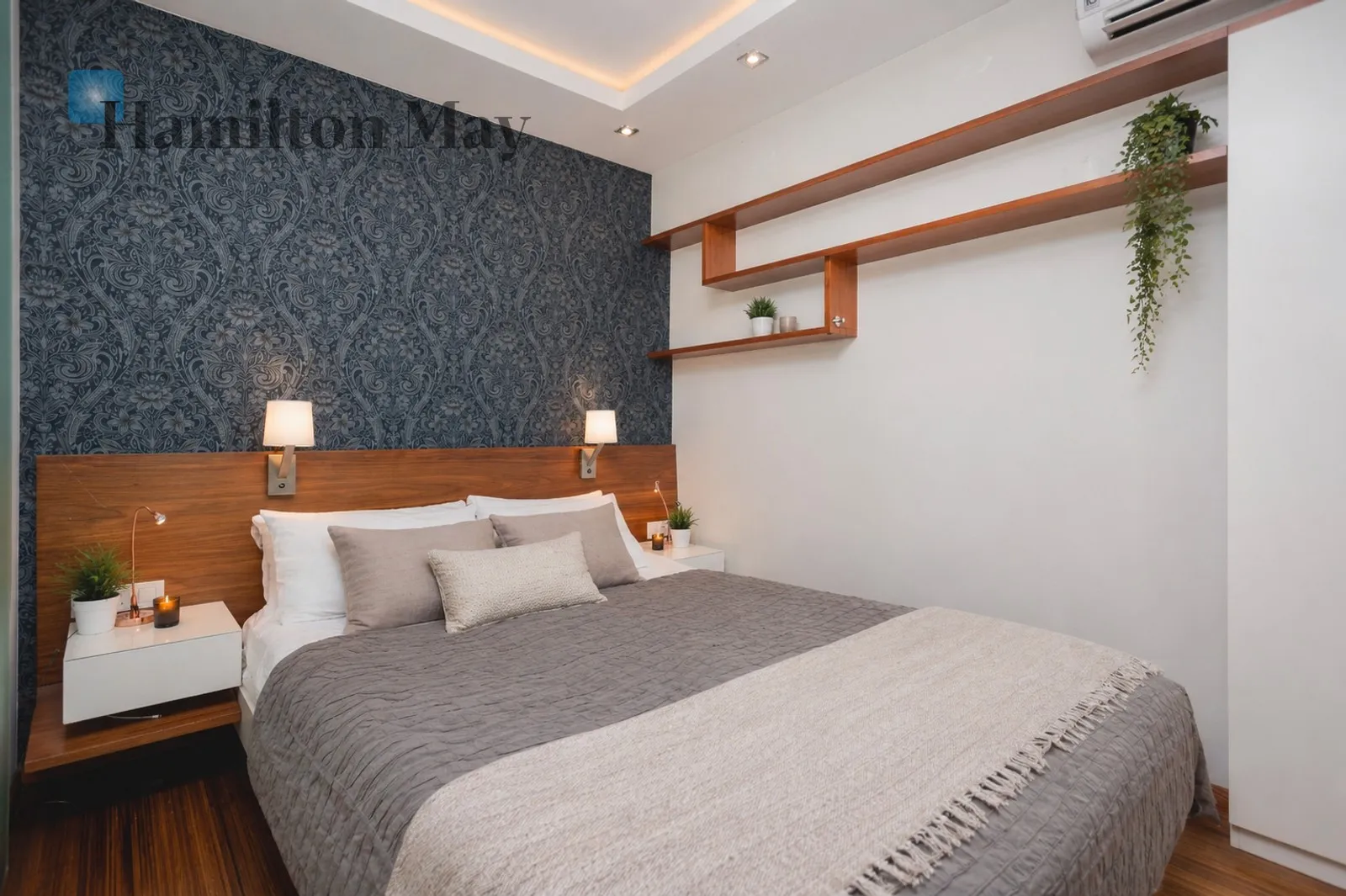 A unique apartment with a balconay and a view of the Bulwary Wislane - slider