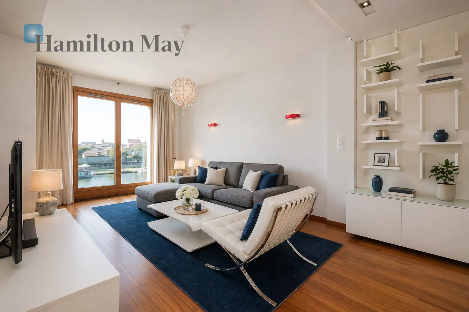 A unique apartment with a balconay and a view of the Bulwary Wislane - slider