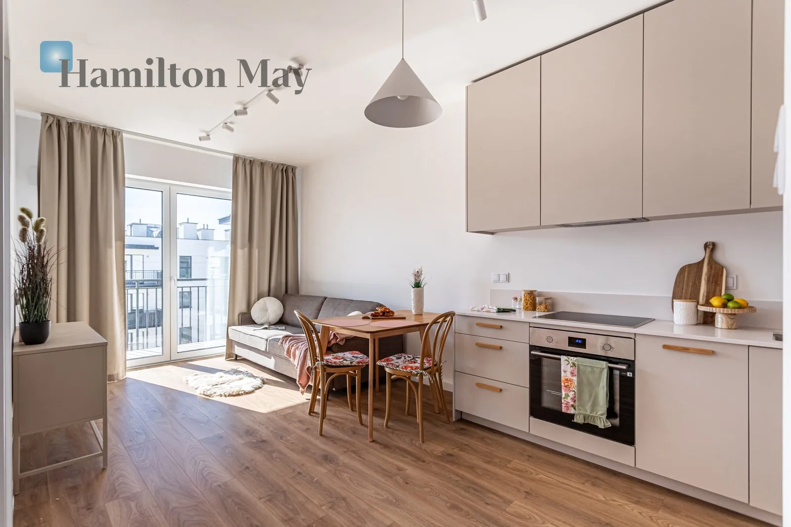 City: Warszawa Street: Wschodu Słońca Region: Włochy Subregion: Raków Distance to centre: 5.73 km Level: 6 Price: 861506.37 PLN Bedrooms: 1 Bathrooms: 1 Size: 37.1m2 - slider