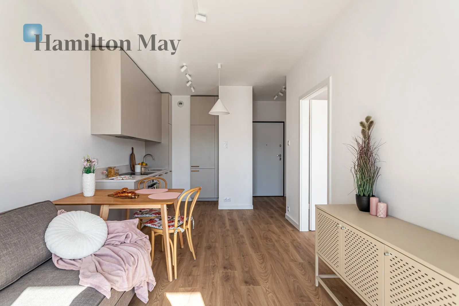 Subregion: Raków Distance to centre: 5.73 km Level: 6 Price: 861506.37 PLN Bedrooms: 1 Bathrooms: 1 Size: 37.1m2 Price/m2: 23221 PLN - slider