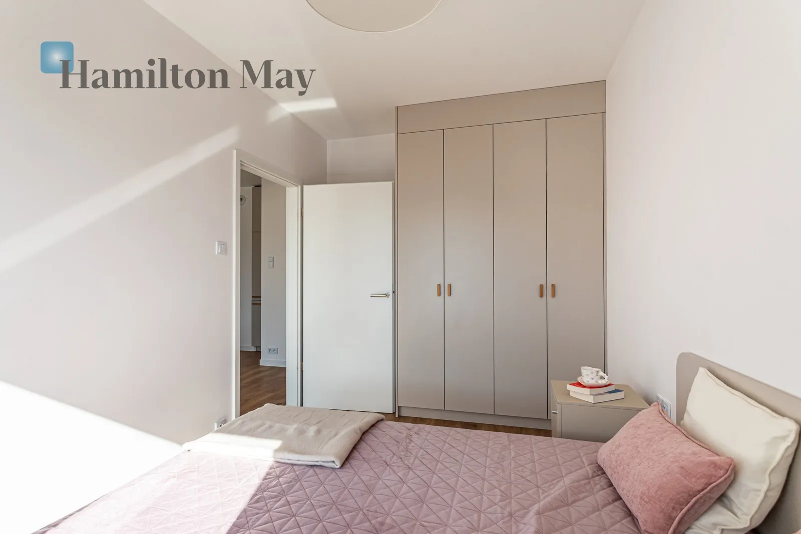 Distance to centre: 5.73 km Level: 6 Price: 861506.37 PLN Bedrooms: 1 Bathrooms: 1 Size: 37.1m2 Price/m2: 23221 PLN - slider
