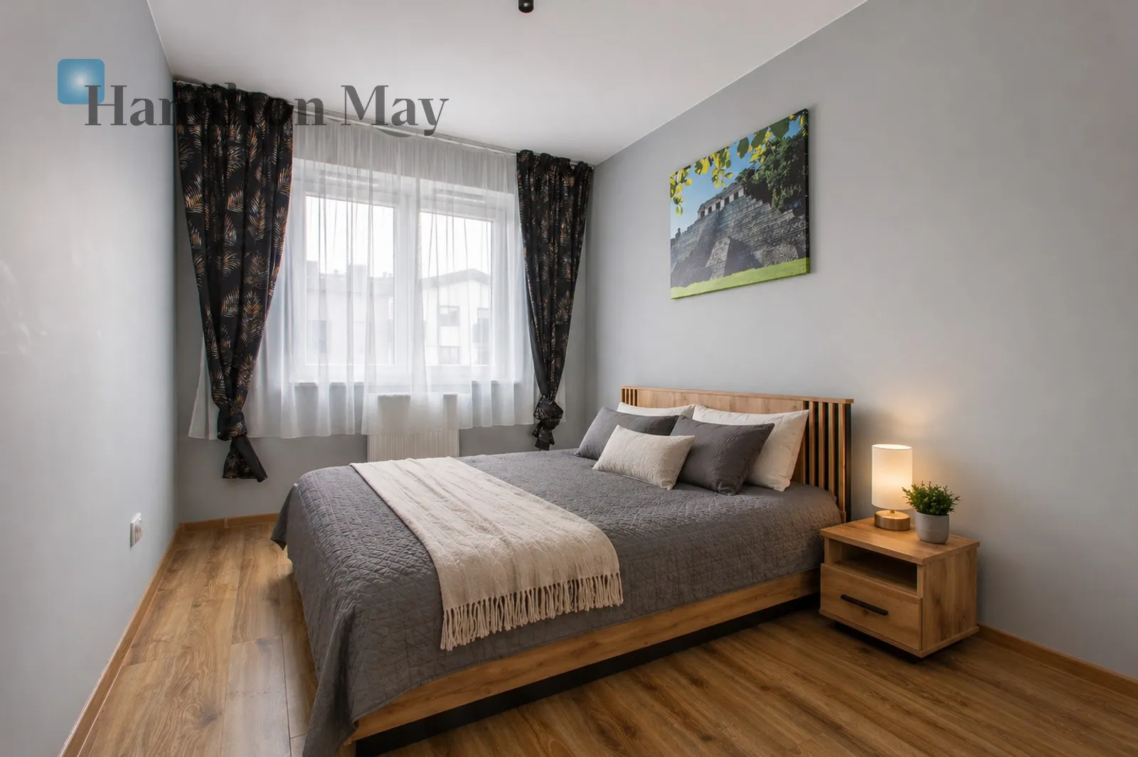 Nowoczesne dwupokojowe mieszkanie z balkonem i miejscem postojowym naziemnym do dyspozycji najemcy.  - slider