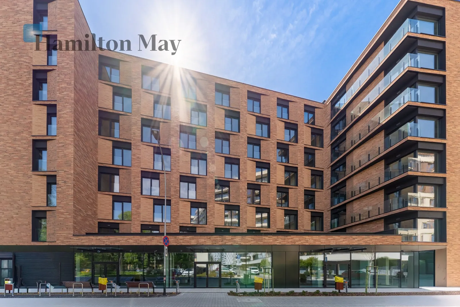Modern service premises with parking - slider