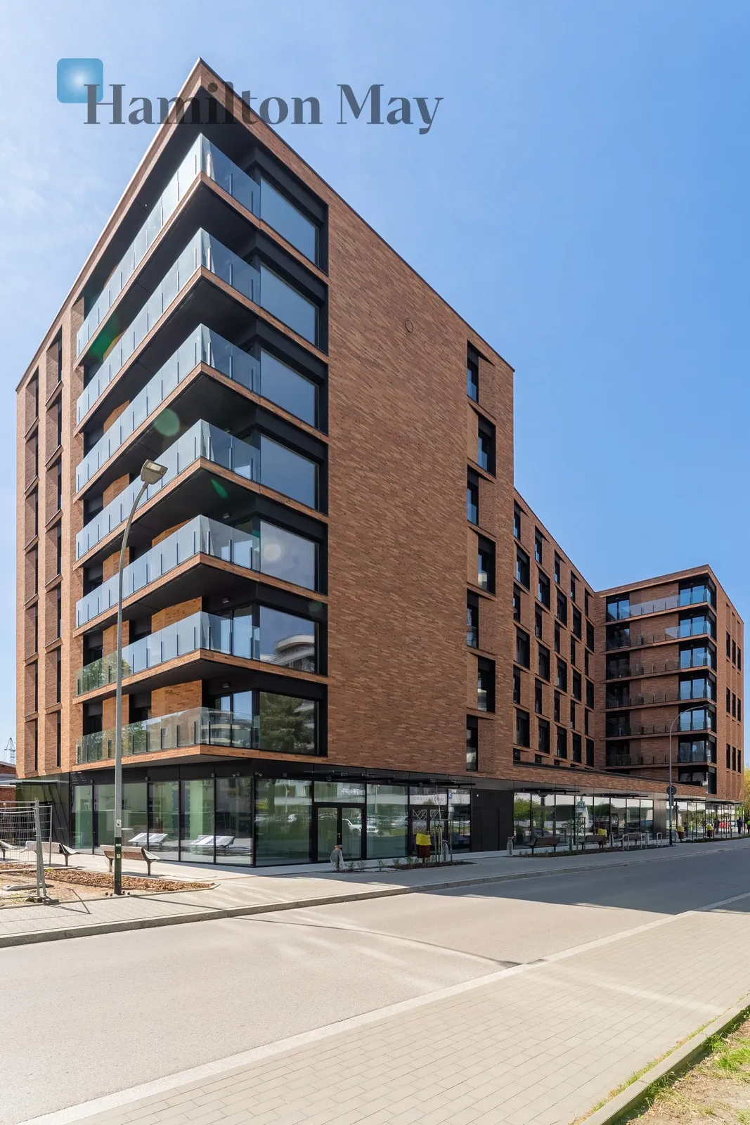 Modern service premises with parking - slider