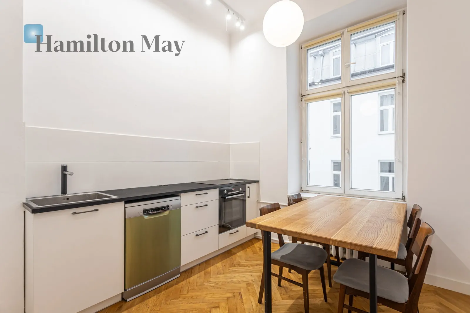 City: Warszawa Street: Hoża Region: Śródmieście Subregion: Śródmieście Północne Distance to centre: 0.47 km Level: 4 Price: 4500 PLN - slider